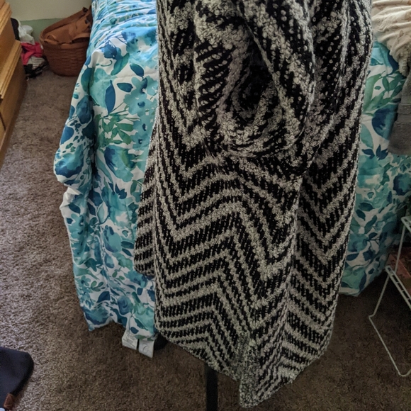 Sweater - Picture 2 of 4